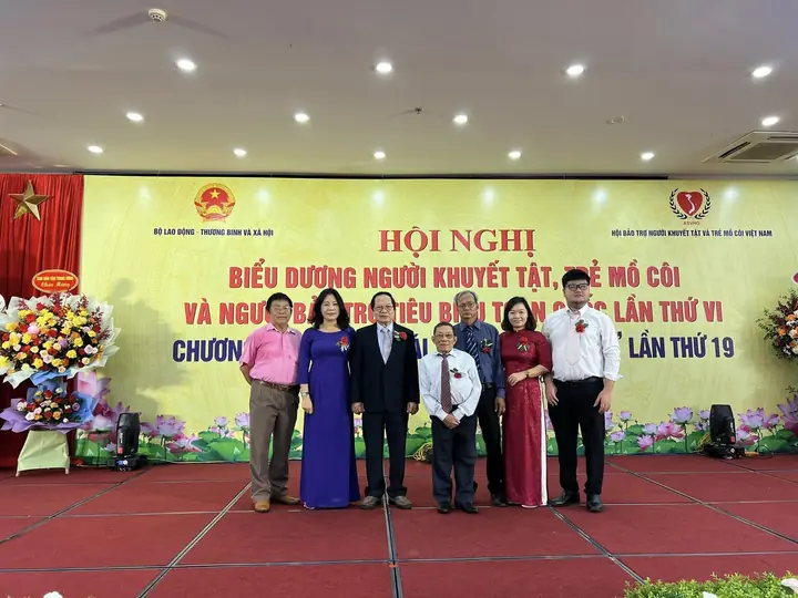 Dự Hội nghị biểu dương người khuyết tật, trẻ mồ côi và người bảo trợ tiêu biểu toàn quốc – ảnh 2
