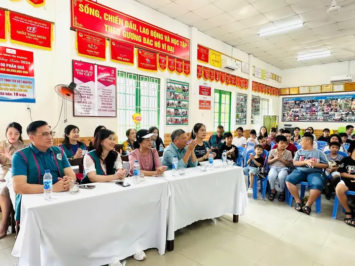 Giao lưu, trao 20 triệu đồng và 80 phần quà cho trẻ em khuyết tật, trẻ mồ côi – ảnh 2