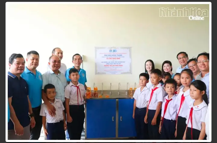 Tặng hệ thống lọc nước cho trường học và quà cho học sinh xã Hòa Trí – ảnh 5