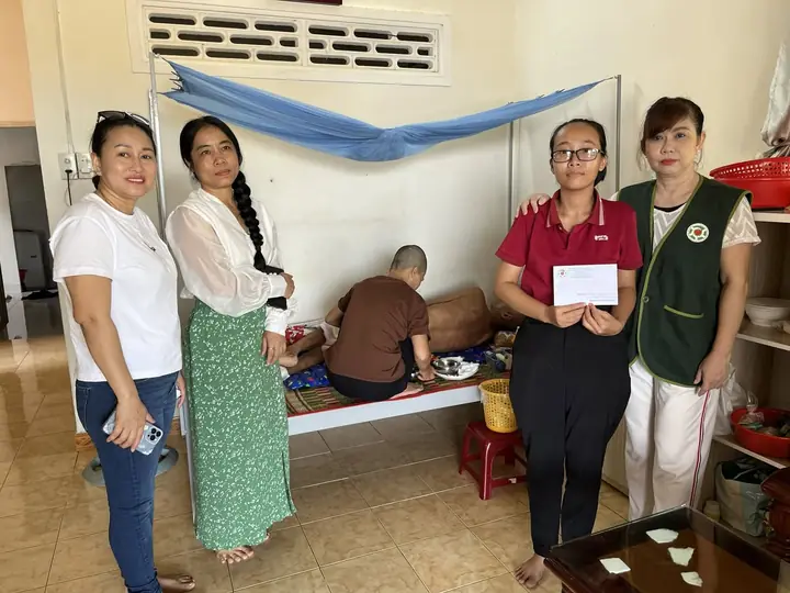 Thăm và hỗ trợ bệnh nhân nghèo Ngô Định
