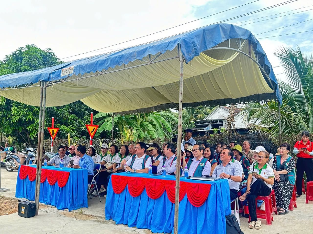 Trao 246 triệu đồng cho gia đình em Nguyễn Thị Bích Nhi, xã Bắc Khánh Vĩnh – ảnh 1