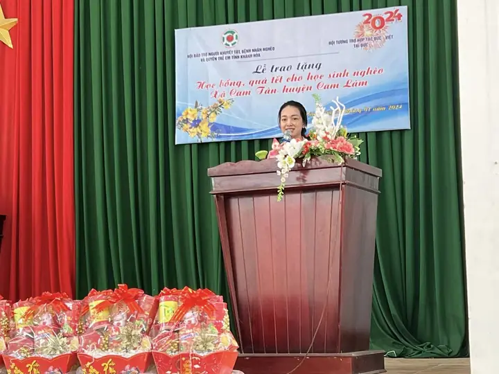 Trao học bổng, quà Tết cho học sinh nghèo xã Cam Tân – ảnh 4