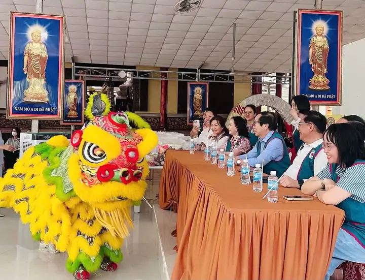 “Trung thu ấm áp – Kết nối yêu thương” tại chùa Bảo Quang, xã Cam Hiệp