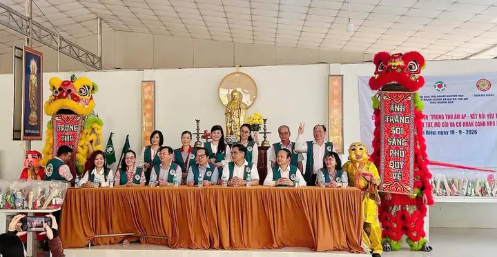 “Trung thu ấm áp – Kết nối yêu thương” tại chùa Bảo Quang, xã Cam Hiệp – ảnh 2
